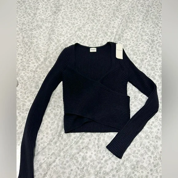 Abercombie & Fitch cropped wrap longsleeve luxeloft slim wrap sweater Vneck top - Picture 2 of 4